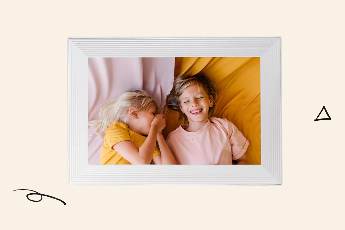 An image of the Aura Carver Digital Picture Frame