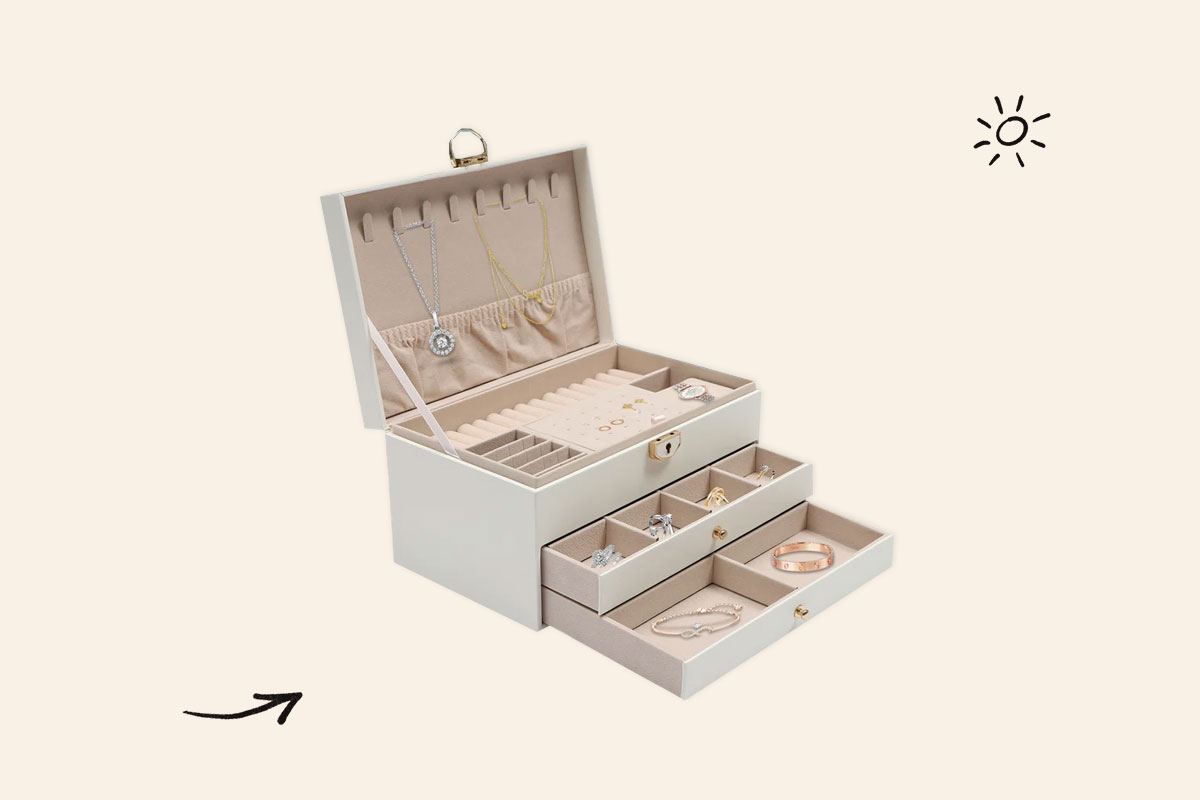 An image of 3-tier jewelry organizer