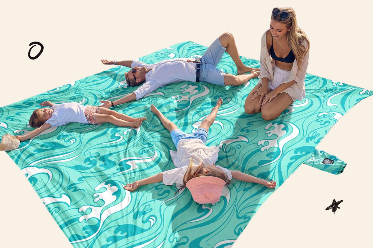 An image of an extra large beach mat 