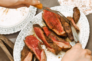 Cutting steak